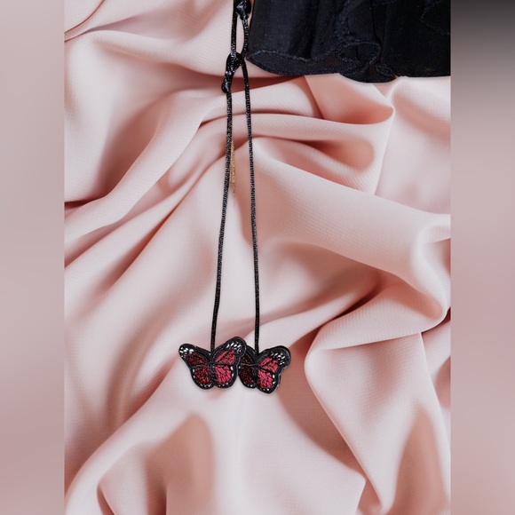 Plus Conservationist Queen Skirt Set - Picture 7 of 7